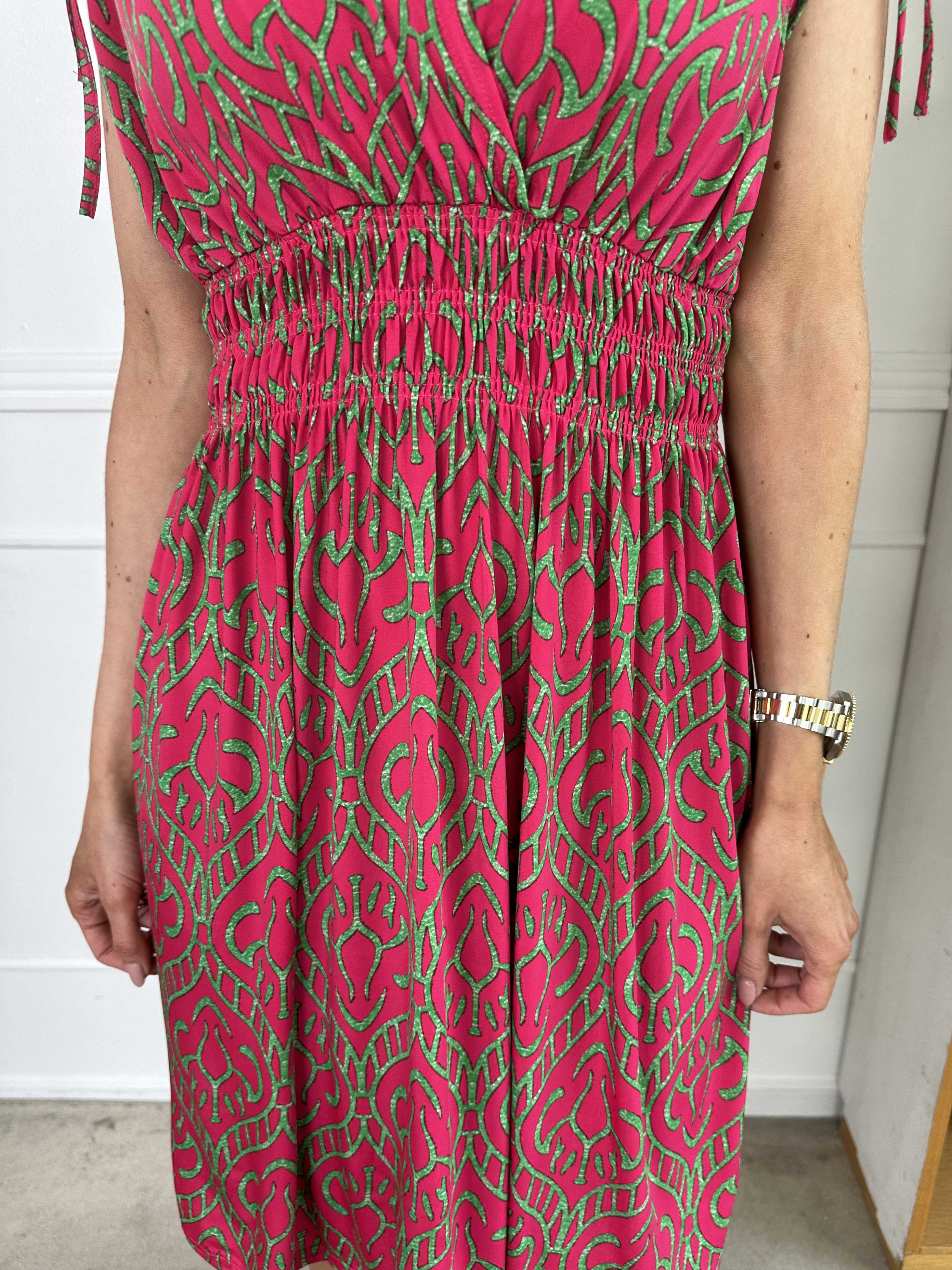 Pams Boho Short - Kort elastisk kjole i krølfrit stof